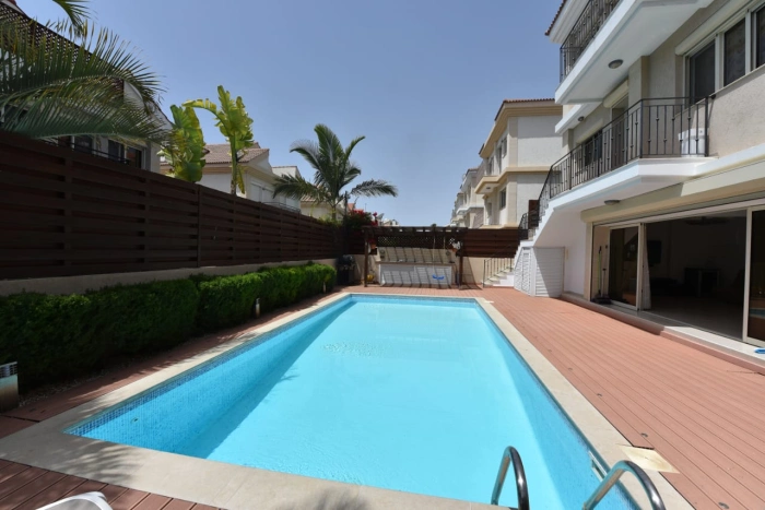 Luxurious 4-Bedroom Villa with Private Pool in Limassol obj-130