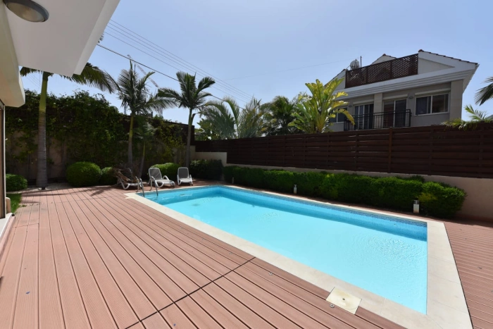 Luxurious 4-Bedroom Villa with Private Pool in Limassol obj-130