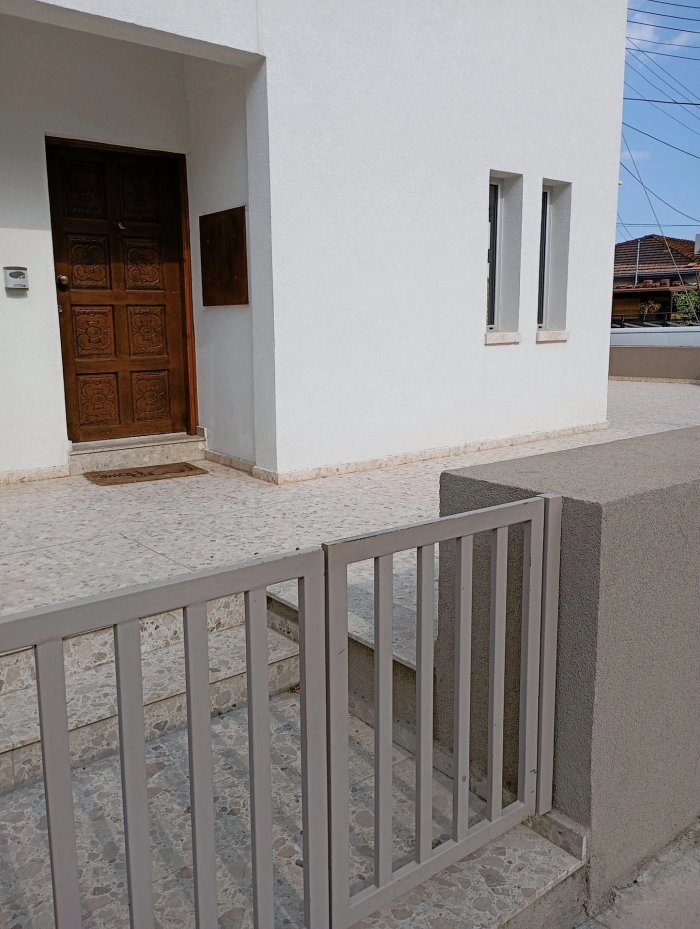 4-bedroom semi-detached villa to rent