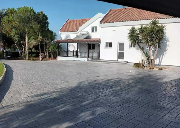 5-bedroom villa to rent