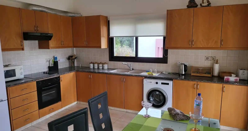4-bedroom detached house to rent obj-086 Rent Villas in Paphos