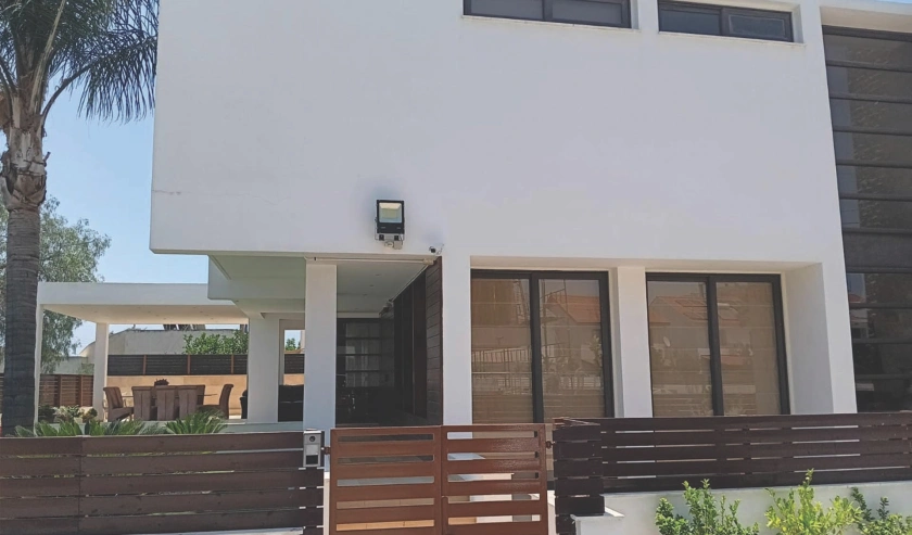 Modern luxurious 4 bedrooms Buy Villas in Larnaca