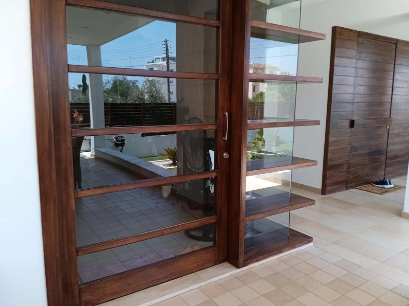 Modern luxurious 4 bedrooms Buy Villas in Larnaca
